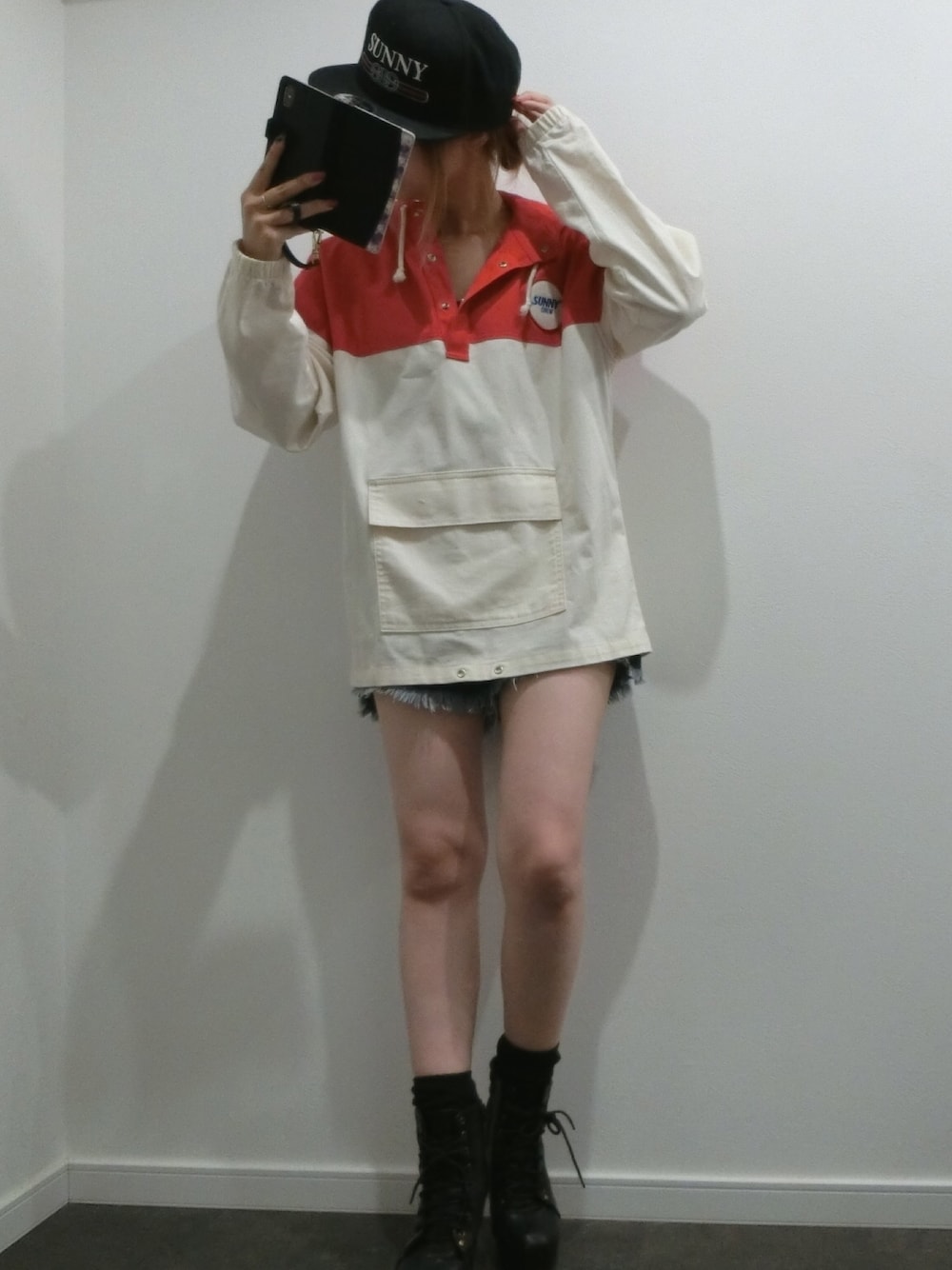 「ストリート服が好き、シンプルコーデ、ootd、お洒落さんとつながりたい、メンズライク、カジュアル」｜「Sunny C Siderのアイテム（キャップ、ブラック系）」を使った、Mさん（レディース・157cm）の秋コーディネートの1枚目の写真