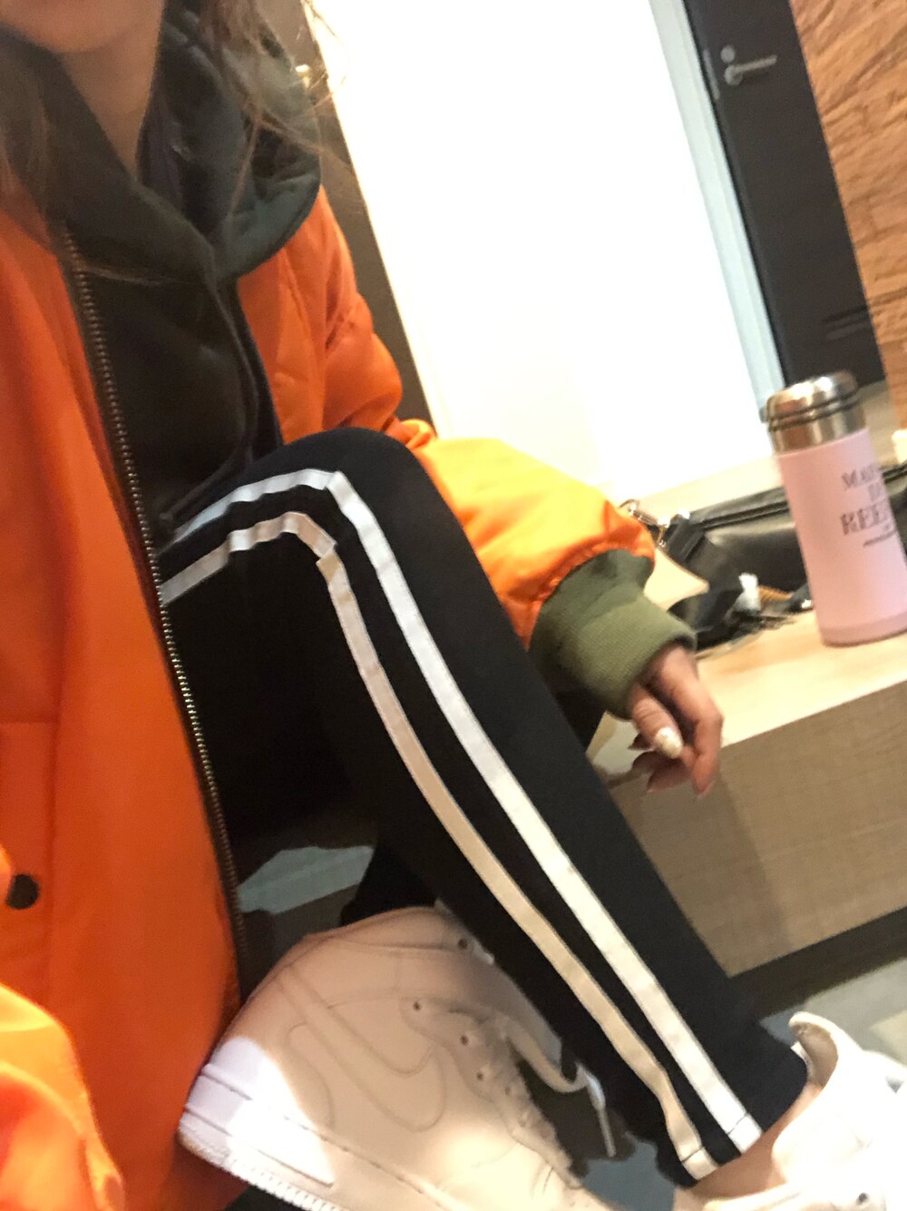 「冬コーデ、ZOZO公認ユーザー、ootd、シンプル、今日のコーデ、オーバーサイズ、ストリートMIX、ストリート」｜「ENVYMのサイドラインジェギンス（その他パンツ、ブラック系）」を使った、Mさん（レディース・157cm）の秋コーディネートの1枚目の写真