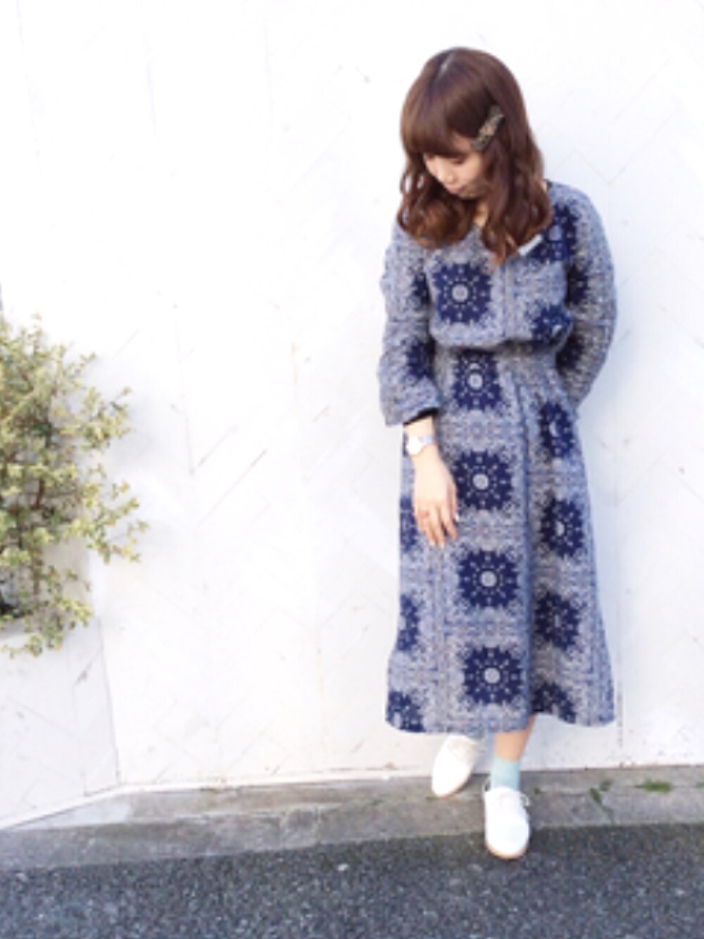 「ootd、outfit、flower、バンダナ柄、Kastane、ワンピース、ドレスシューズ、春コーデ、spring、春色」｜「Kastaneのアイテム（ワンピース、ブルー系）」を使った、な͜͡お͜͡な͜͡さん（レディース・155cm）の冬コーディネートの1枚目の写真