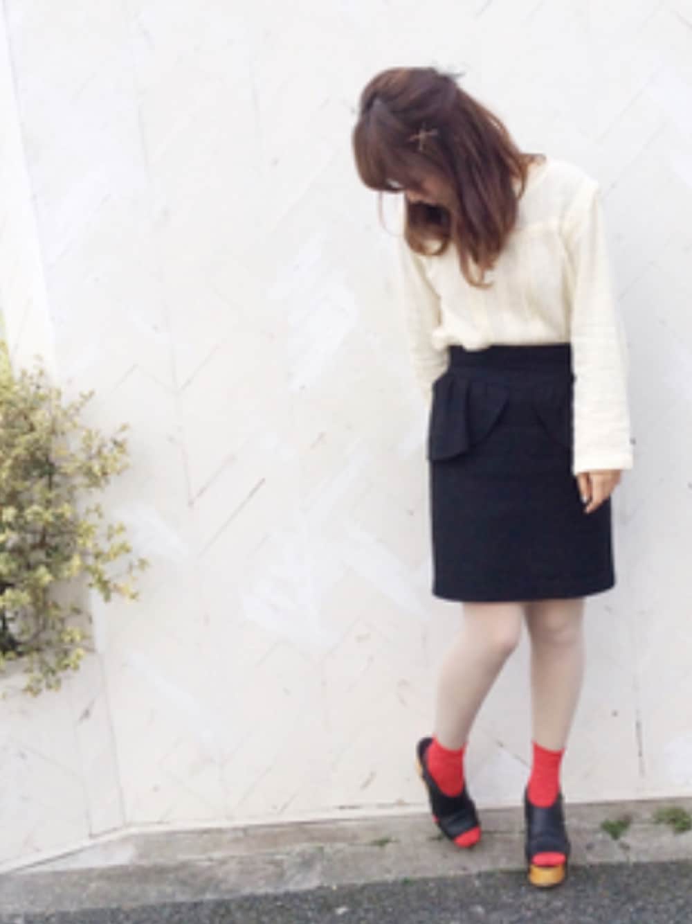 「春コーデ、ootd、outfit、Kastane、厚底サンダル、厚底、タイツ、タイツ×靴下、tabio、モノトーン」｜「Kastaneの＜再入荷＞レースハイネックブラウス（シャツ/ブラウス、ホワイト系）」を使った、な͜͡お͜͡な͜͡さん（レディース・155cm）の春コーディネートの1枚目の写真