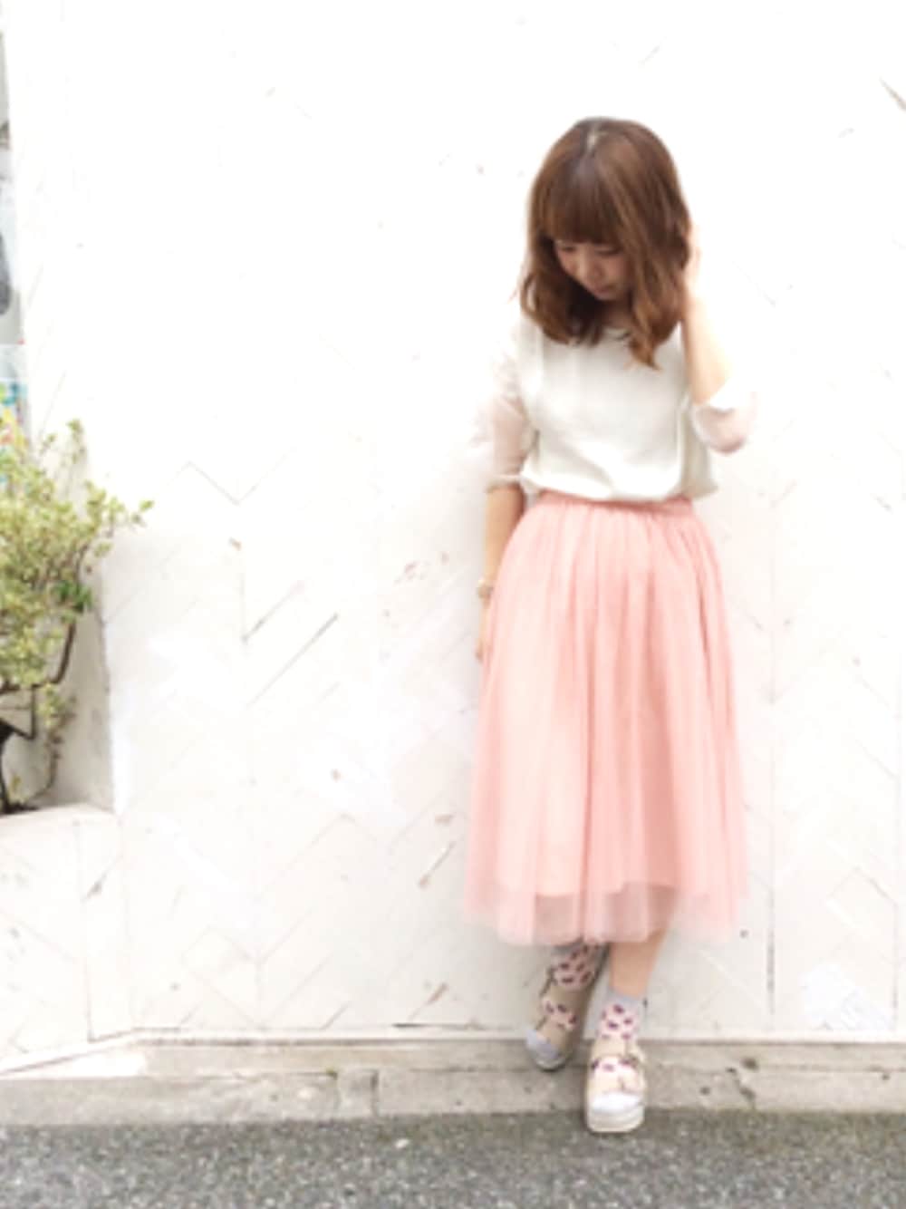 「チュールスカート、ピンク、ネイル、リトルマーメイド、田中里奈、田中里奈コラボ、サンダルに靴下、Another Edition、花柄、サンダル」｜「Another EditionのAE FLW LACE SL PO（シャツ/ブラウス、ホワイト系）」を使った、な͜͡お͜͡な͜͡さん（レディース・155cm）の夏コーディネートの1枚目の写真
