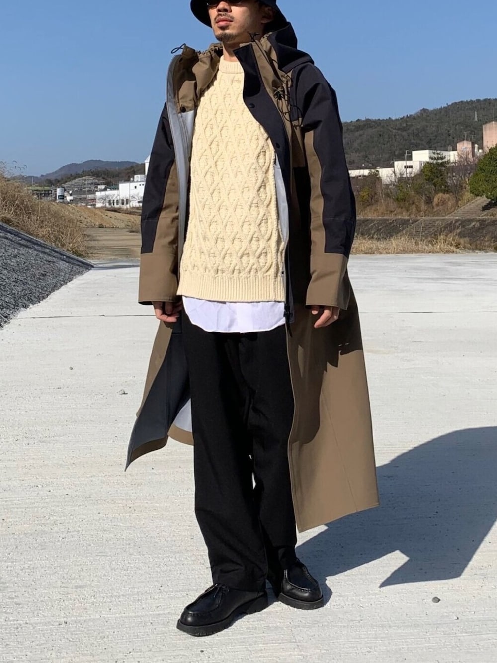 「春めきシューズ、春コーデ、春アウター、JUN MIKAMI、KLEMAN、ビッグシルエット、オーバーサイズ、古着、ニットベスト、ロングコート」｜「JUN MIKAMIのアイテム（その他アウター、ベージュ系）」を使った、KENさん（メンズ・176cm）の春コーディネートの1枚目の写真