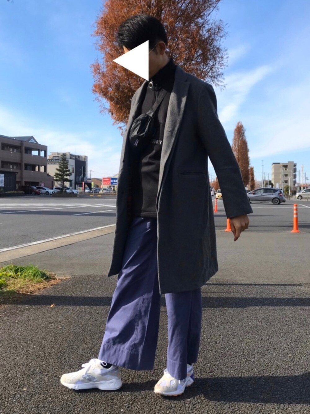 「年末WEAR感謝祭、おしゃれさんと繋がりたい、チェスターコート、コート、グレーコーデ、patagonia、ウエストポーチ、ワイドパンツ、スウェット、冬コーデ」｜「POLO RALPH LAURENのアイテム（その他パンツ、パープル系）」を使った、珍さん(相互◎)さん（メンズ・173cm）の冬コーディネートの1枚目の写真