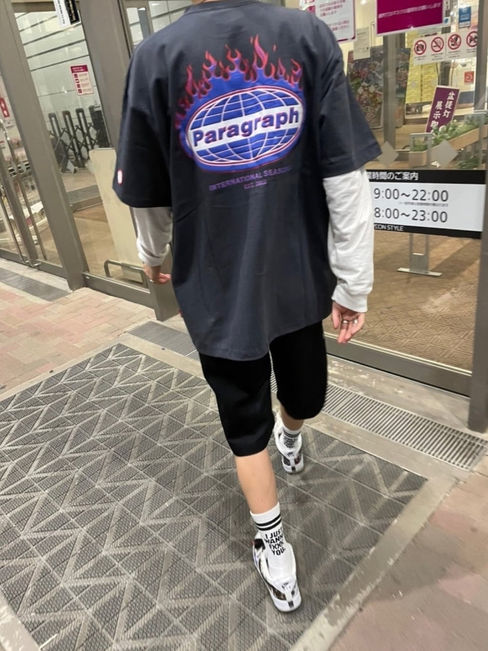 「春夏コーデ、ストリート、Paragraph、NIKE、FR2、パラノイズ、peaceminusone、GUCCI、おしゃれさんと繋がりたい、いいね、save、フォローお願いします🤑」｜「Paragraphのアイテム（Tシャツ/カットソー、ブラック系）」を使った、TOUMAさん（メンズ・178cm）の春コーディネートの1枚目の写真