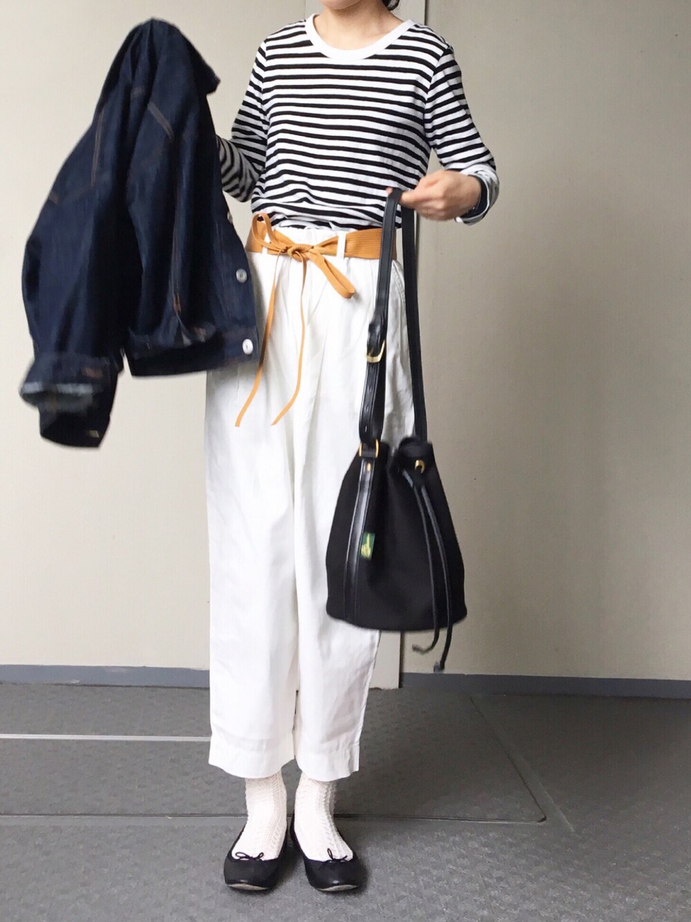「シンプル、ボーダー、ホワイト」｜「URBAN RESEARCH DOORS WOMENSのFORK＆SPOON ボーダークルーネックLONG-SLEEVE（Tシャツ/カットソー、ブラック系）」を使った、Chocorooさん（レディース・156cm）の春コーディネートの1枚目の写真