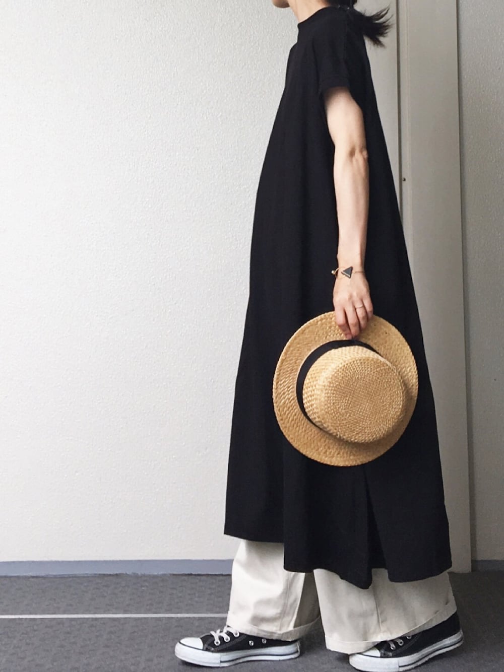 「カジュアル、ラフ、ブラック、シンプル、ロングワンピース」｜「MERLOT IKYUのTシャツマキシワンピース1328（ワンピース、ブラック系）」を使った、Chocorooさん（レディース・156cm）の春コーディネートの1枚目の写真