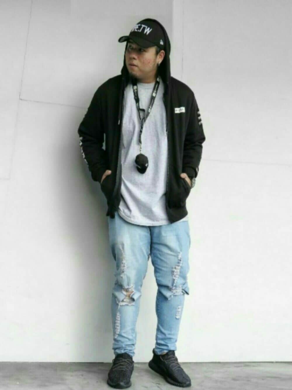 「streetstyle、AngelNewEra台中一中、ootd、daily look、street、NEW ERA」｜「PRO CLUB のアイテム（Tシャツ/カットソー、グレー系）」を使った、李大象さん（メンズ・183cm）の冬コーディネートの1枚目の写真