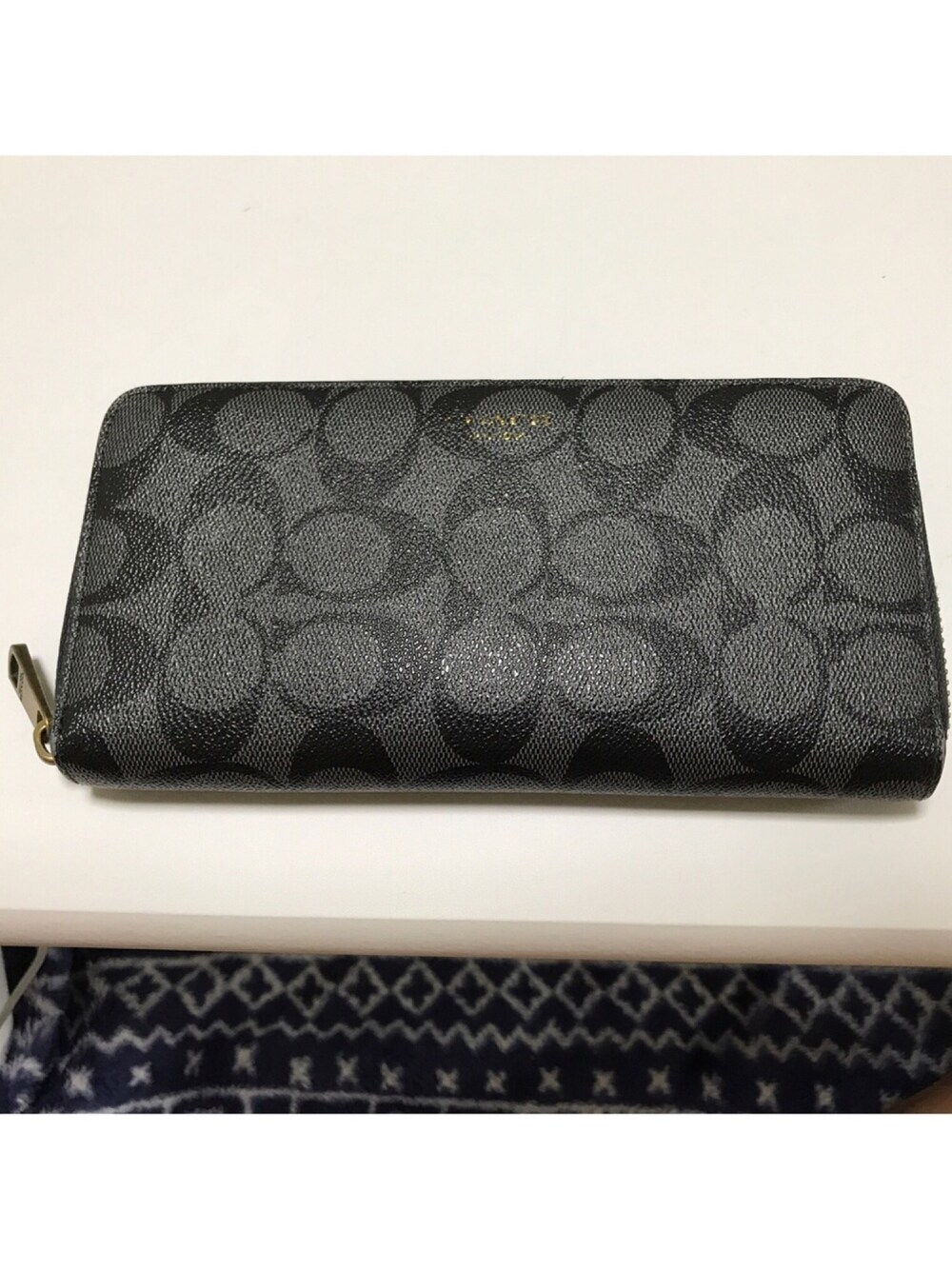 「COACH、コーチ(COACH)、財布、長財布、黒」｜「COACHのブリーカー シグネチャー アコーディオン（財布、ブラック系）」を使った、〄*®️ℹ︎Nt@®︎🅾*〄さん（メンズ・168cm）の秋コーディネートの1枚目の写真