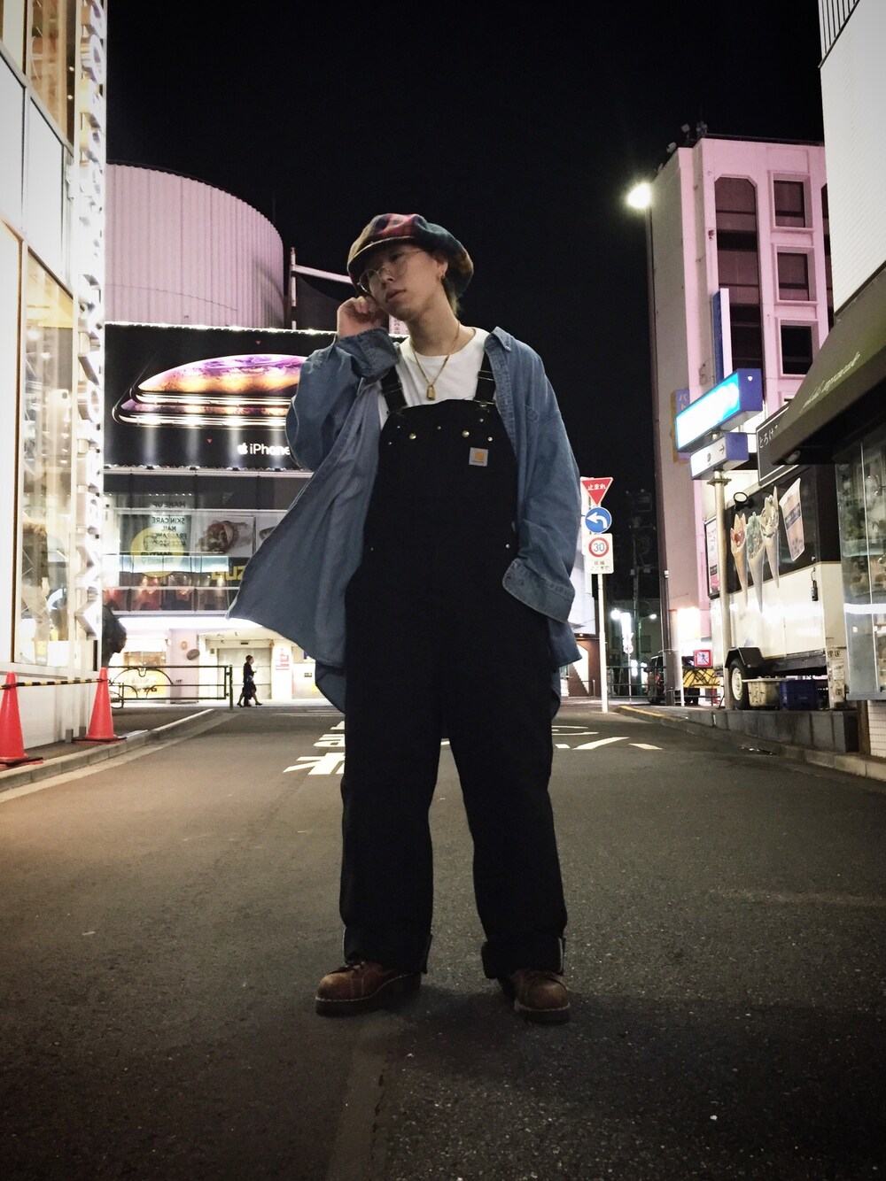 「HEIHEI、キャスケット、carhartt、オーバーオール、デニムシャツ、ブラック、amatunal、Dr.Martens、古着MIX、seiyakawakami」｜「HEIHEIのアイテム（キャスケット、その他）」を使った、Seiya Kawakami.さん（メンズ・177cm）の秋コーディネートの1枚目の写真