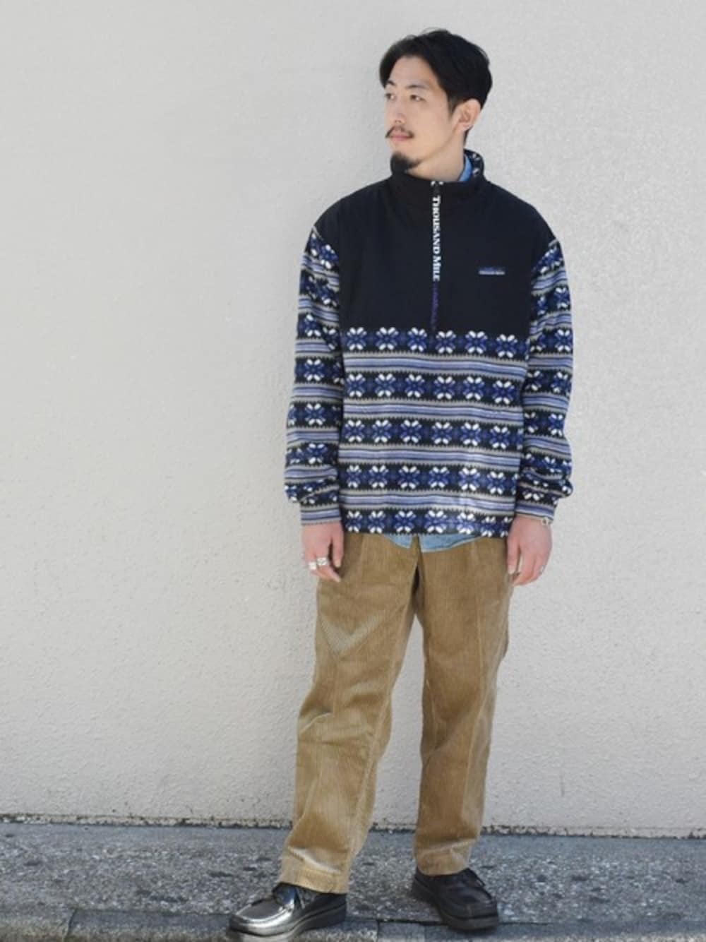 「フリース、orcival、THOUSAND MILE」｜「THOUSAND MILEの【THOUSAND MILE/サウザンドマイル】FLEECE フリース ライフセーバージャケット プルオーバー（その他アウター、ブラック系）」を使った、GLOSTER stylingさん（メンズ・172cm）の冬コーディネートの1枚目の写真
