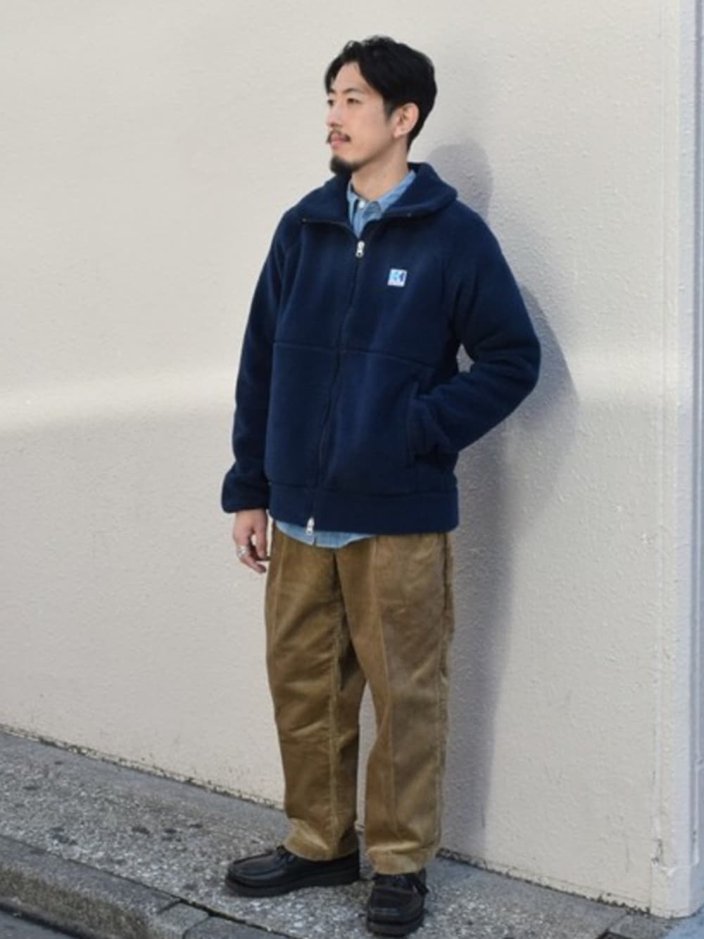 「コーデュロイ、ボア、orcival、オーシバル、HELLY HANSEN、ヘリーハンセン」｜「GLOSTERの【HELLY HANSEN / ヘリーハンセン】ファイバーパイル ZIP Jacket（ブルゾン、ブルー系）」を使った、GLOSTER stylingさん（メンズ・170cm）の冬コーディネートの1枚目の写真