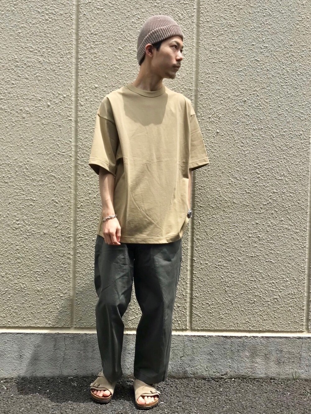 「春夏コーデ、オーバーサイズ、unfil、gloster、FREDY&GLOSTER、休日スタイル、ビッグT」｜「unfilの【unfil / アンフィル】organic cotton short sleeve T #WZSP-UM228（Tシャツ/カットソー、ベージュ系）」を使った、GLOSTER stylingさん（メンズ・172cm）の春コーディネートの1枚目の写真