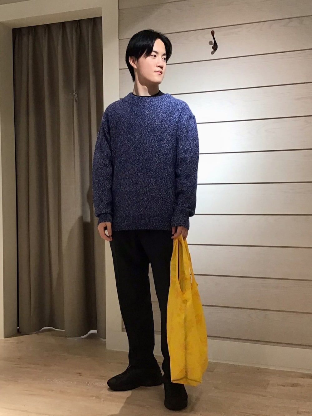 「冬、ビッグシルエット、大人コーデ、ニット、ゆるコーデ、gloster、FREDY&GLOSTER、NOLLEY'S、ざっくりニット」｜「GLOSTERのミックスループ プルオーバーニット（ニット/セーター、ブルー系）」を使った、GLOSTER stylingさん（メンズ・175cm）の冬コーディネートの1枚目の写真