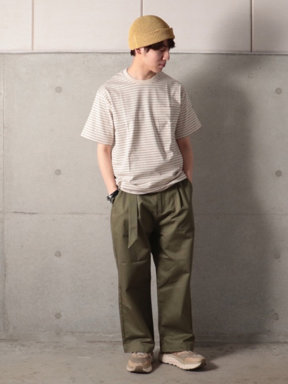 「ニット帽、ワッチ、ボーダー、オーシバル、orcival、カーキパンツ、FREDY&GLOSTER、フレディアンドグロスター、gloster、カジュアルコーデ」｜「GLOSTERのJAPAN MADE 和紙ロールワッチ（ニットキャップ/ビーニー、イエロー系）」を使った、GLOSTER stylingさん（メンズ・170cm）の春コーディネートの1枚目の写真