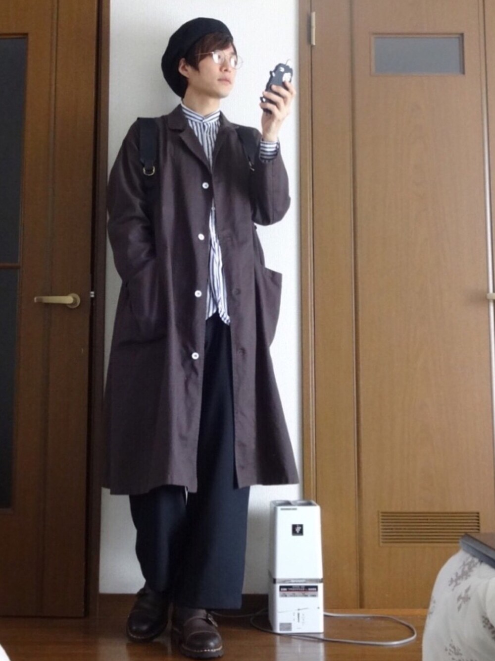 「秋のコーデ、オーバーサイズ、秋コーデ、ベレー帽、ゆるコーデ、シャツスタイル、メガネ男子」｜「CA4LAのアイテム（ハンチング/ベレー帽、ブラック系）」を使った、Kenさん（メンズ・174cm）の秋コーディネートの1枚目の写真