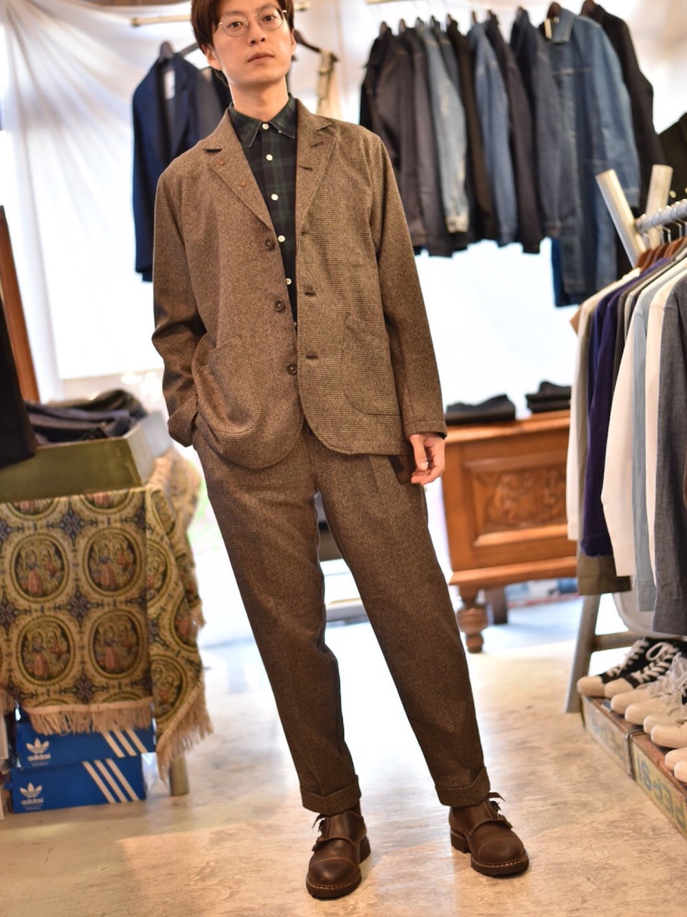 「セットアップ、秋のブラウンスタイル、秋服、おしゃれさんと繋がりたい、大人カジュアル」｜「VERYNERDの【VERYNERD】Polk（サングラス、ブラック系）」を使った、Kenさん（メンズ・174cm）の秋コーディネートの1枚目の写真