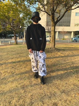 「FEKETE（フェケテ）のアイテム（パンツ）」を使った、まさひろさん（メンズ・168cm）の春コーディネート