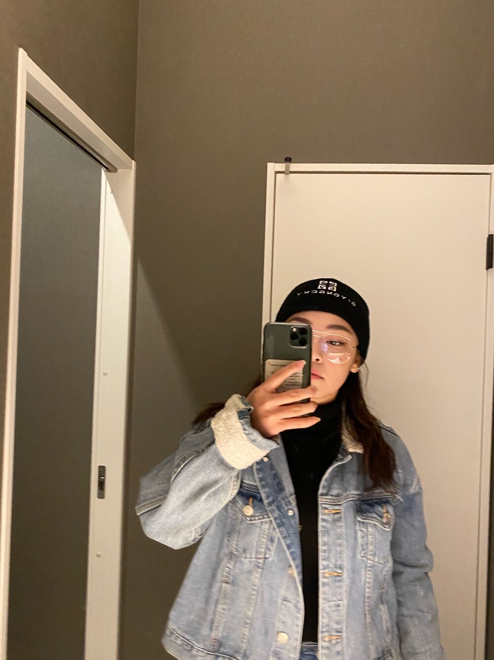 「カジュアルコーデ、シンプル、おしゃれさんと繋がりたい、ootd、ニット」｜「GIVENCHYのアイテム（ニットキャップ/ビーニー、ブラック系）」を使った、𝓡𝓲𝓬𝓸🦋🌺さん（レディース・157cm）の春コーディネートの1枚目の写真