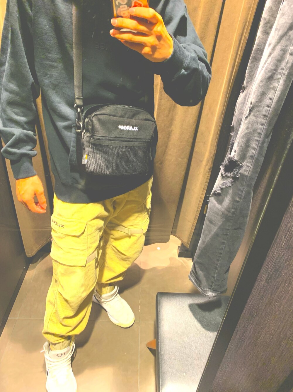 「large、ストリート、おしゃれさんと繋がりたい」｜「XLARGEのCORDUROY FATIGUE PT（カーゴパンツ、ベージュ系）」を使った、yuuuun2364さん（メンズ・172cm）の冬コーディネートの1枚目の写真