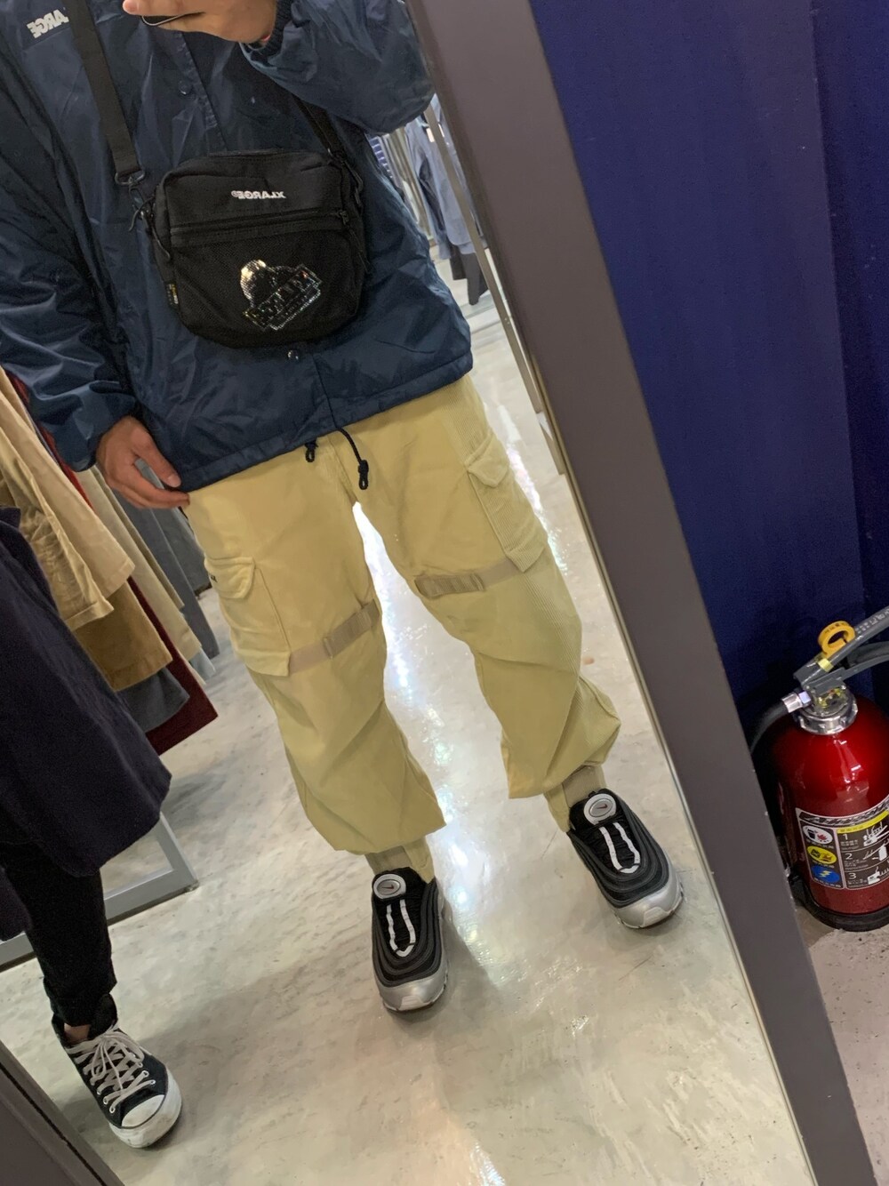 「XLARGEのCORDUROY FATIGUE PT（カーゴパンツ、ベージュ系）」を使った、yuuuun2364さん（メンズ・171cm）の春コーディネートの1枚目の写真