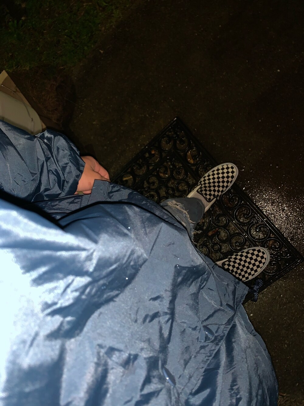 「VANSのVANS / バンズ SLIP-ON（スリッポン、ホワイト系）」を使った、yuuuun2364さん（メンズ・172cm）の春コーディネートの1枚目の写真