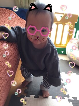 「monmimiのアイテム（ニット/セーター、グレー系）」を使った、achapiさん（キッズ）の冬コーディネート