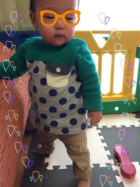 「Moujonjon（ムージョンジョン）のアイテム（Tシャツ/カットソー、グリーン系）」を使った、achapiさん（キッズ）の冬コーディネート