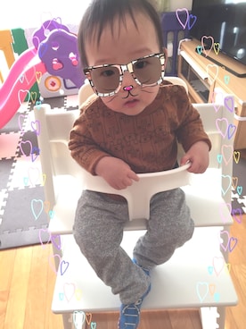 「Birthday（バースデイ）のアイテム（スウェット、ブラウン系）」を使った、achapiさん（キッズ）の冬コーディネート