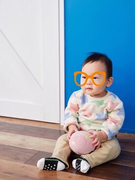 「西松屋（ニシマツヤ）のアイテム（スウェット、ホワイト系）」を使った、achapiさん（キッズ）の冬コーディネート