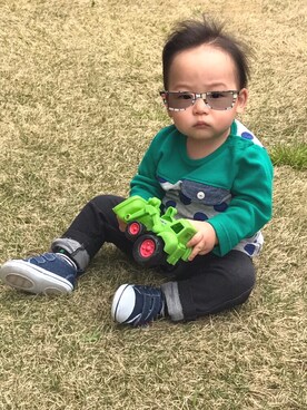 「Moujonjon（ムージョンジョン）のアイテム（Tシャツ/カットソー、グリーン系）」を使った、achapiさん（キッズ）の春コーディネート