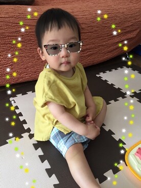 「monmimiのアイテム（Tシャツ/カットソー、イエロー系）」を使った、achapiさん（キッズ）の夏コーディネート