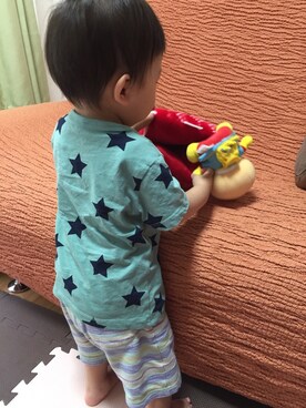 「H&M（エイチ・アンド・エム）のアイテム（Tシャツ/カットソー、グリーン系）」を使った、achapiさん（キッズ）の夏コーディネート