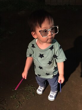 「H&M（エイチ・アンド・エム）のアイテム（Tシャツ/カットソー、グリーン系）」を使った、achapiさん（キッズ）の夏コーディネート