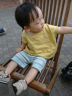 「monmimiのアイテム（Tシャツ/カットソー、イエロー系）」を使った、achapiさん（キッズ）の夏コーディネート