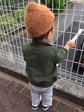 「futafutaのアイテム（ニットキャップ/ビーニー、ブラウン系）」を使った、achapiさん（キッズ）の秋コーディネート