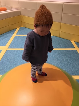 「futafutaのアイテム（ニットキャップ/ビーニー、ブラウン系）」を使った、achapiさん（キッズ）の秋コーディネート