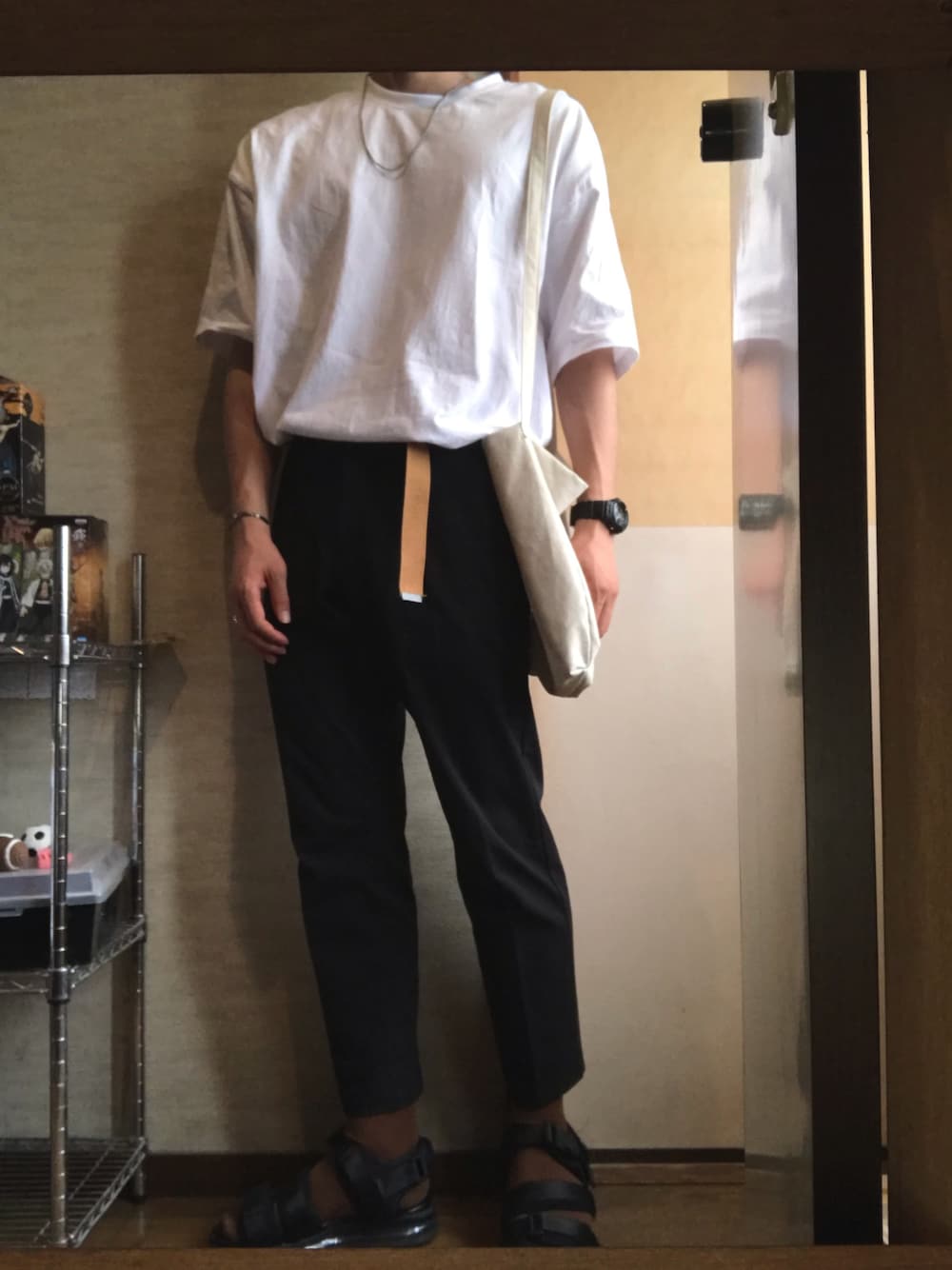 「シンプル、夏コーデ、タックイン、おしゃれさんと繋がりたい、サンダル、大人カジュアル、韓国ファッション、きれいめカジュアル、ブラウン、ガチャベルト」｜「INTER FACTORYのWEARISTA tai × INTER FACTORY　シルバーネックレス（ネックレス、シルバー系）」を使った、HiroRinさん（メンズ・176cm）の夏コーディネートの1枚目の写真