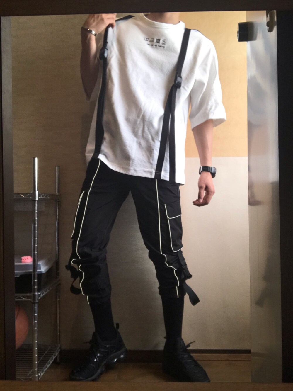 「オーバーサイズ、お洒落さんとつながりたい、モノトーン、スニーカー、ストリート、きれいめカジュアル、NIKE、春夏コーデ、大学生、女子ウケ最悪コーデ」｜「SHAREEFのRIPPLE BELT S/S BIG-T（Tシャツ/カットソー、ホワイト系）」を使った、HiroRinさん（メンズ・176cm）の夏コーディネートの1枚目の写真