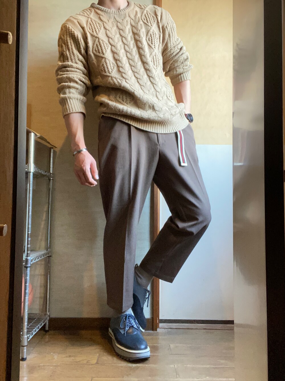 「シンプル、きれいめカジュアル、秋冬コーデ、ニット、ニットコーデ、シンプルコーデ、プチプラ、プチプラコーデ、秋のコーデ、革靴」｜「MONO-MARTのオーバーサイズアラン編みクルーネックケーブルニットセーター2019AW(MONO-MART)（ニット/セーター、ベージュ系）」を使った、HiroRinさん（メンズ・176cm）の秋コーディネートの1枚目の写真