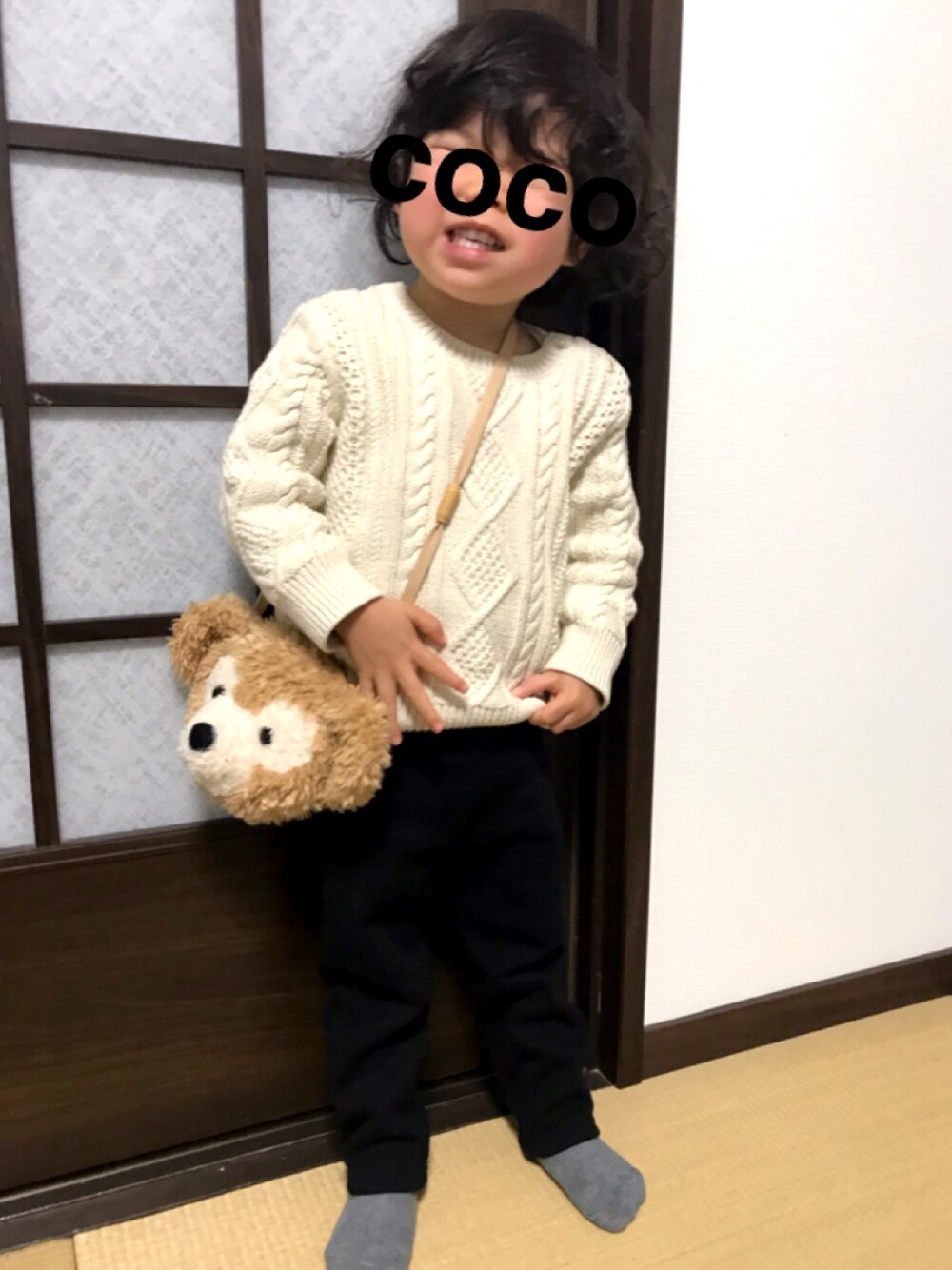 「キッズコーデ、春コーデ、女の子、2歳、シンプルコーデ、モノトーンコーデ、カジュアルコーデ」｜「babyGAPのアイテム（ニット/セーター、ベージュ系）」を使った、coco＊*。さん（キッズ・90cm）の春コーディネートの1枚目の写真