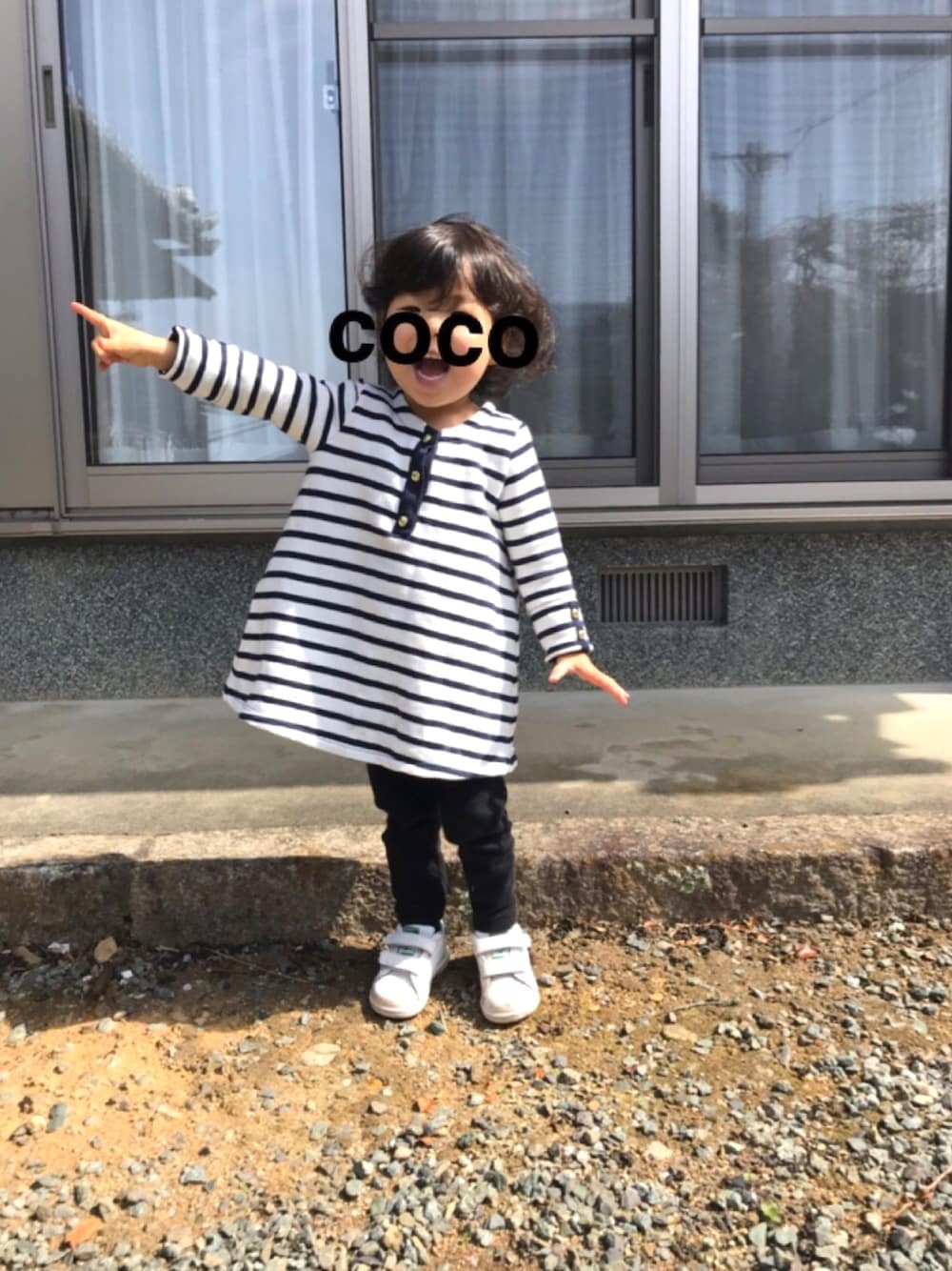 「キッズファッション、はるコーデ、春コーデ、女の子、2歳、カジュアルコーデ、シンプル、ワンピース、マリン」｜「PETIT BATEAUのスウェットマリニエールワンピース（ワンピース、ホワイト系）」を使った、coco＊*。さん（キッズ・90cm）の春コーディネートの1枚目の写真