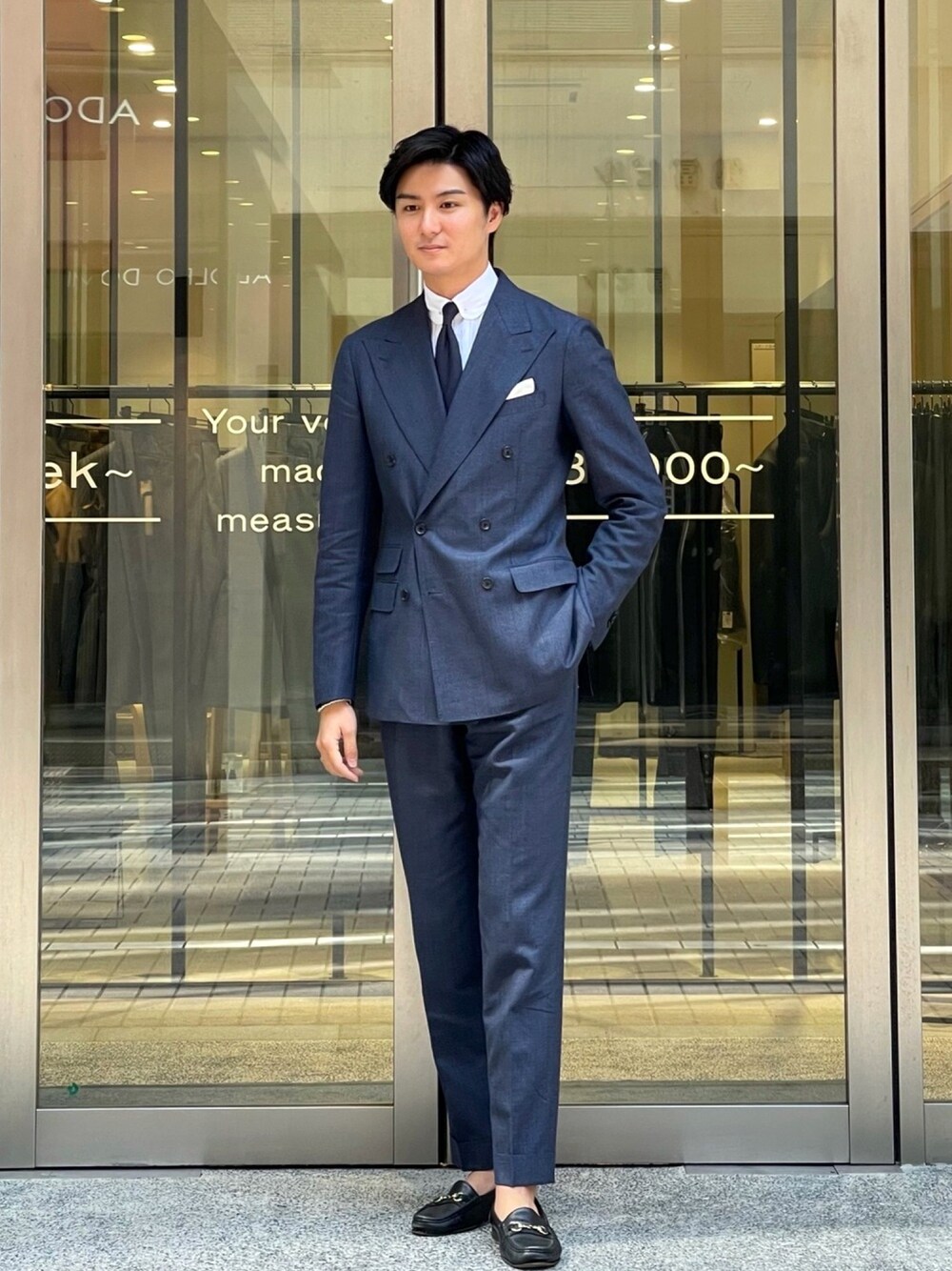 「セットアップ、パステル映える春、ローファー、タックイン、スーツスタイル、シンプル、シャツスタイル、ootd、ジャケットスタイル、スラックス」｜「KASHIYAMAのアイテム（スーツセット、ブルー系）」を使った、Takashiさん（メンズ・188cm）の春コーディネートの1枚目の写真