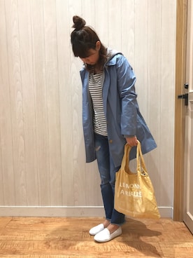 「フリンジデニム」｜「アイテム（ステンカラーコート）」を使った、チエさん（レディース・156cm）の春コーディネート
