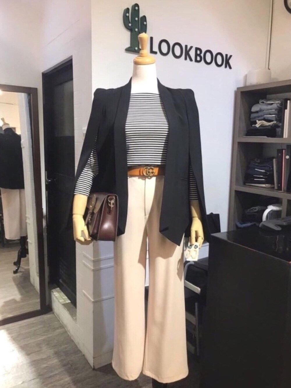 「Taiwan、Taichung、Fengyuan、boutique、LOOKBOOK穿搭冊、豐原、平價時尚、Yuli」｜「LB穿搭冊のアイテム（テーラードジャケット、ブラック系）」を使った、Yuli 🌵 LOOKBOOK➸穿搭冊さん（レディース・168cm）の秋コーディネートの1枚目の写真
