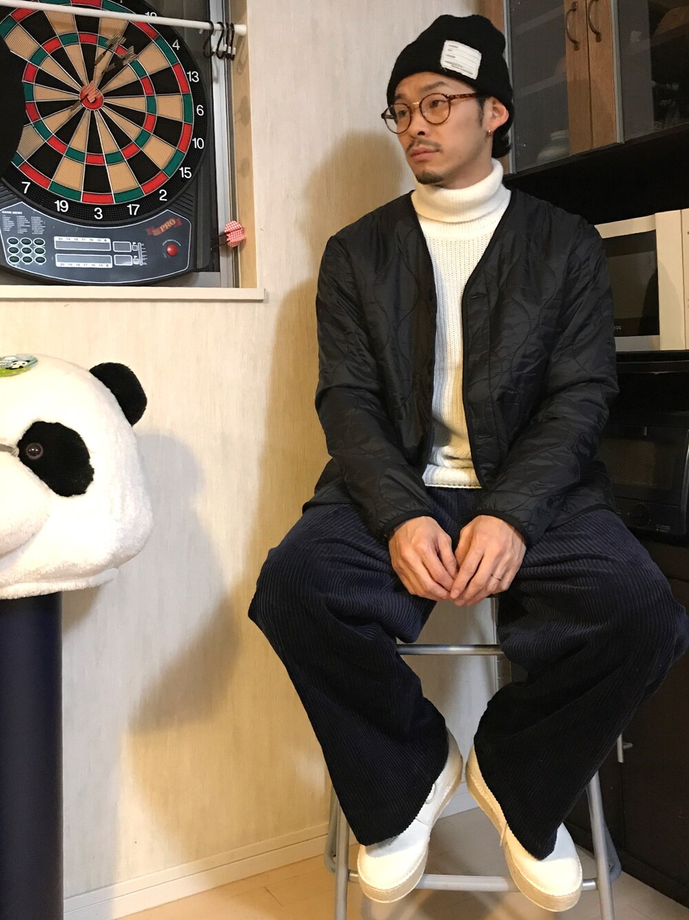 「シンプルコーデ、カジュアル、ワイドパンツ、ビッグシルエット、ユニクロ、タートルネック、コーデュロイパンツ、HARE、ミリタリージャケット、ゆるコーデ」｜「HAREのコーデュロイワイドパンツ(HARE)（その他パンツ、ブルー系）」を使った、PANDAさん（メンズ・177cm）の秋コーディネートの1枚目の写真