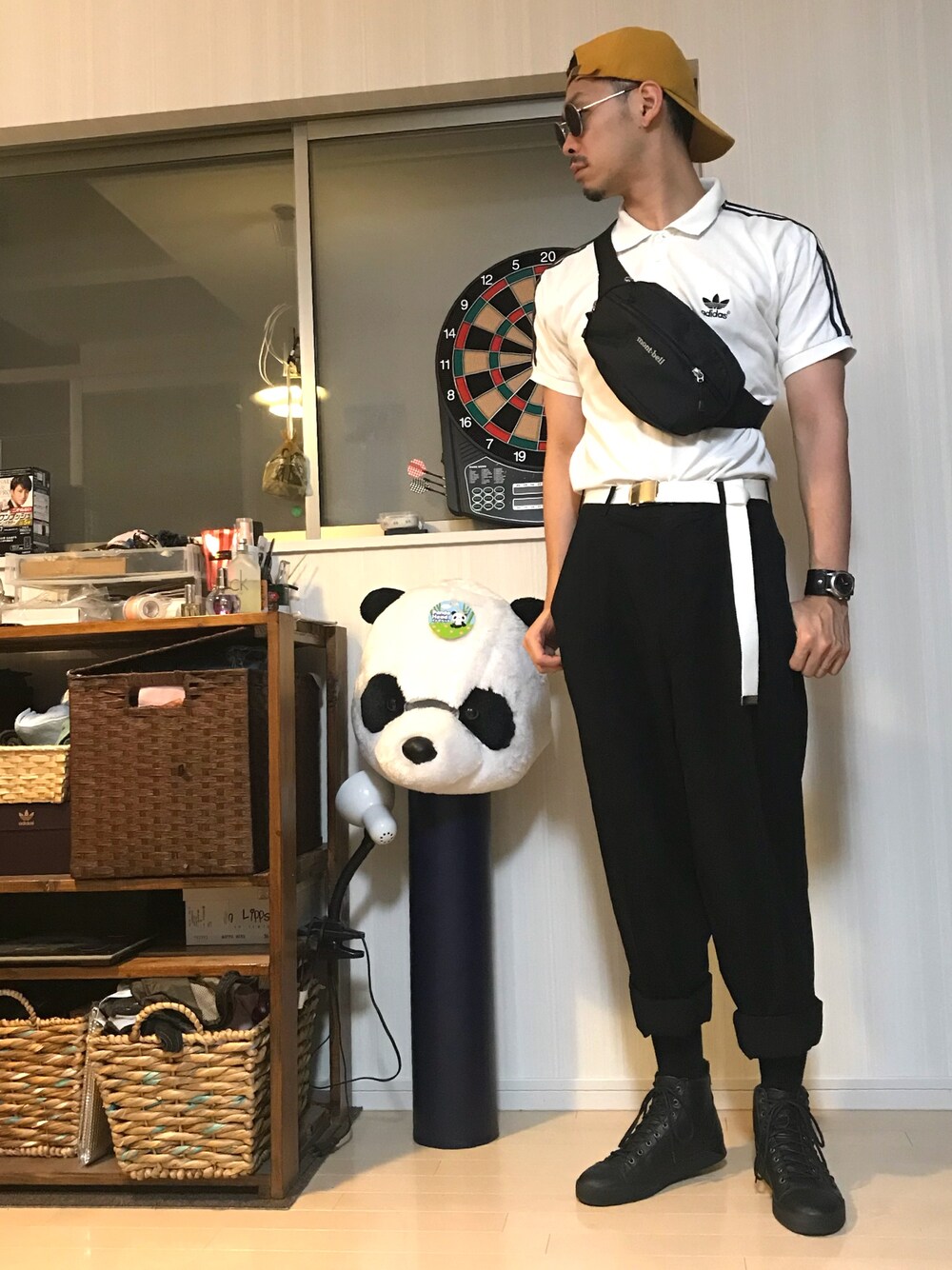 「夏、大人カジュアル、モノトーン、ポロシャツ、お洒落さんとつながりたい、アディダス、黄色、サングラス」｜「adidasの【adicolor】 ポロシャツ [ADI POLO]（ポロシャツ、ホワイト系）」を使った、PANDAさん（メンズ・177cm）の夏コーディネートの1枚目の写真