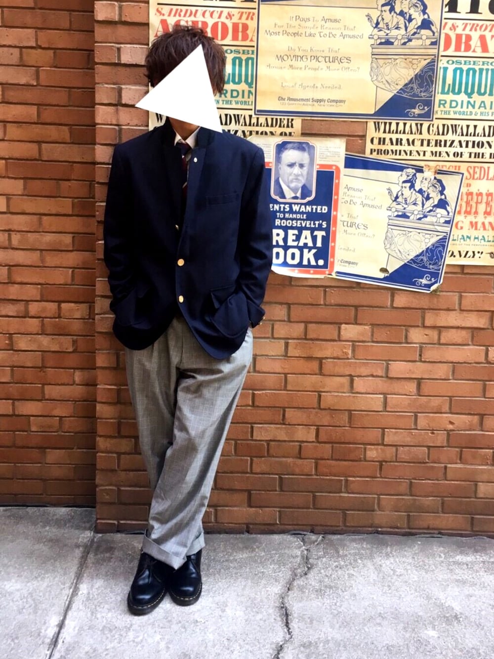 「制服ディズニー、東京、春、千葉県、やたらややこしかった、結局マーチン。、ディズニーランド、ディズニーシー」｜「Dr. MartensのDr.Martens (ドクターマーチン)/1461 3EYE GIBSON SHOES（その他シューズ、ブラック系）」を使った、ひ び きさん（メンズ・172cm）の春コーディネートの1枚目の写真