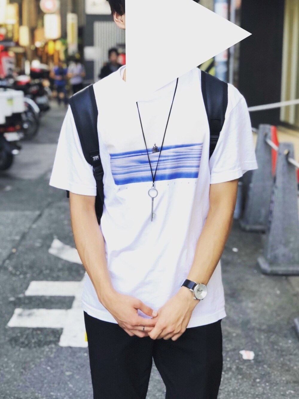 「シャツスタイル、Tシャツ、ラフ、黒、UNIQLO、モノトーンコーデ、スニーカー、ラクチンコーデ、オトナカジュアル、ootd」｜「WEGOのWEGO/キーモチーフネックレス（ネックレス、シルバー系）」を使った、ひ び きさん（メンズ・172cm）の夏コーディネートの1枚目の写真