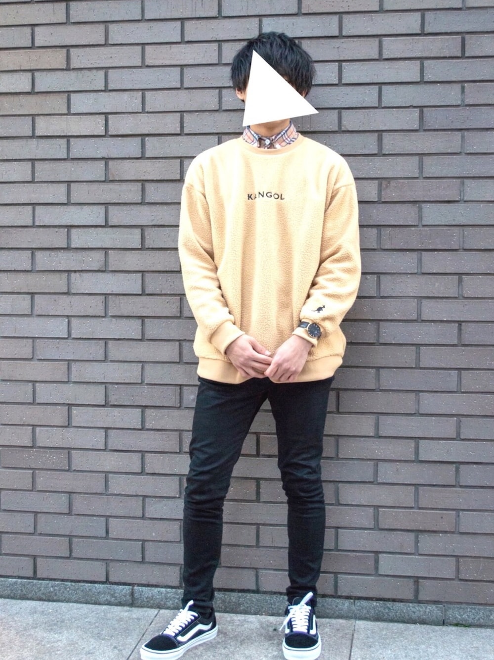 「ベージュ、カジュアルコーデ、スニーカーコーデ、ユニクロ、タータンチェック、黒スキニー、ootd、スニーカー、VANS、マッシュ」｜「KANGOLの▽WEB限定 MONO-MART×KANGOL ビッグシルエットボアクルーネックスウェット（スウェット、ベージュ系）」を使った、ひ び きさん（メンズ・172cm）の冬コーディネートの1枚目の写真