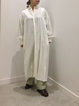「センタープレスパンツ」｜「アイテム（シャツワンピース）」を使った、真依子さん（レディース・152cm）の冬コーディネート